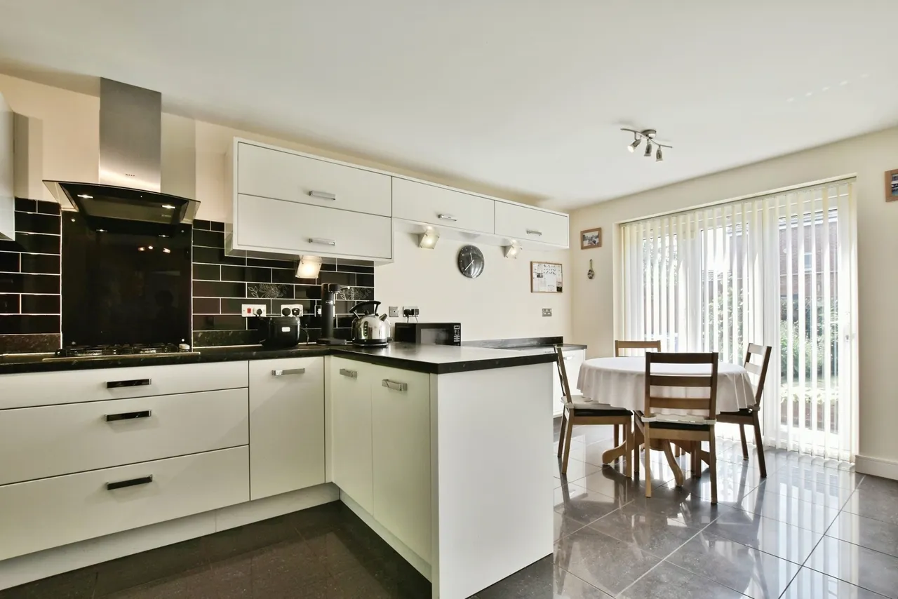 Ivynook Close, West Timperley, Altrincham, WA14, photo 3