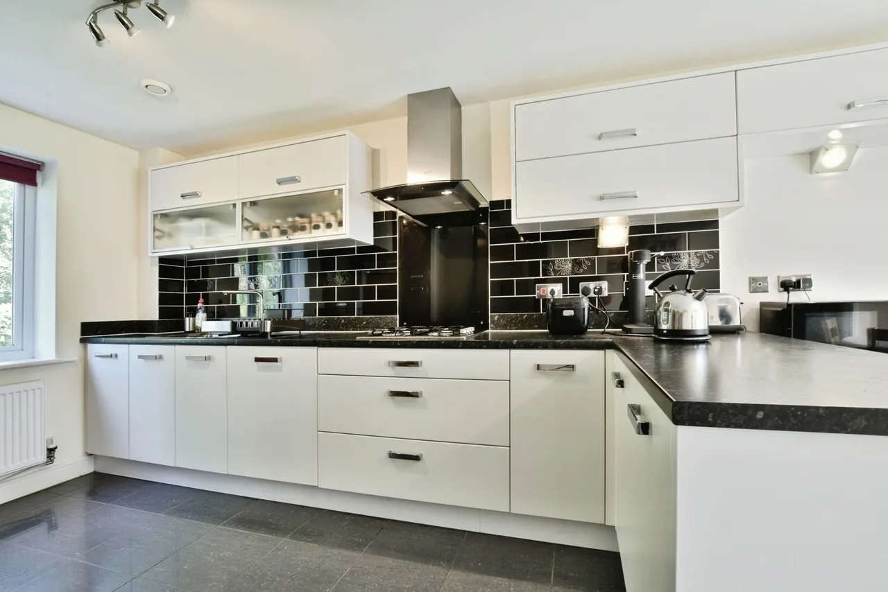 Ivynook Close, West Timperley, Altrincham, WA14, photo 17