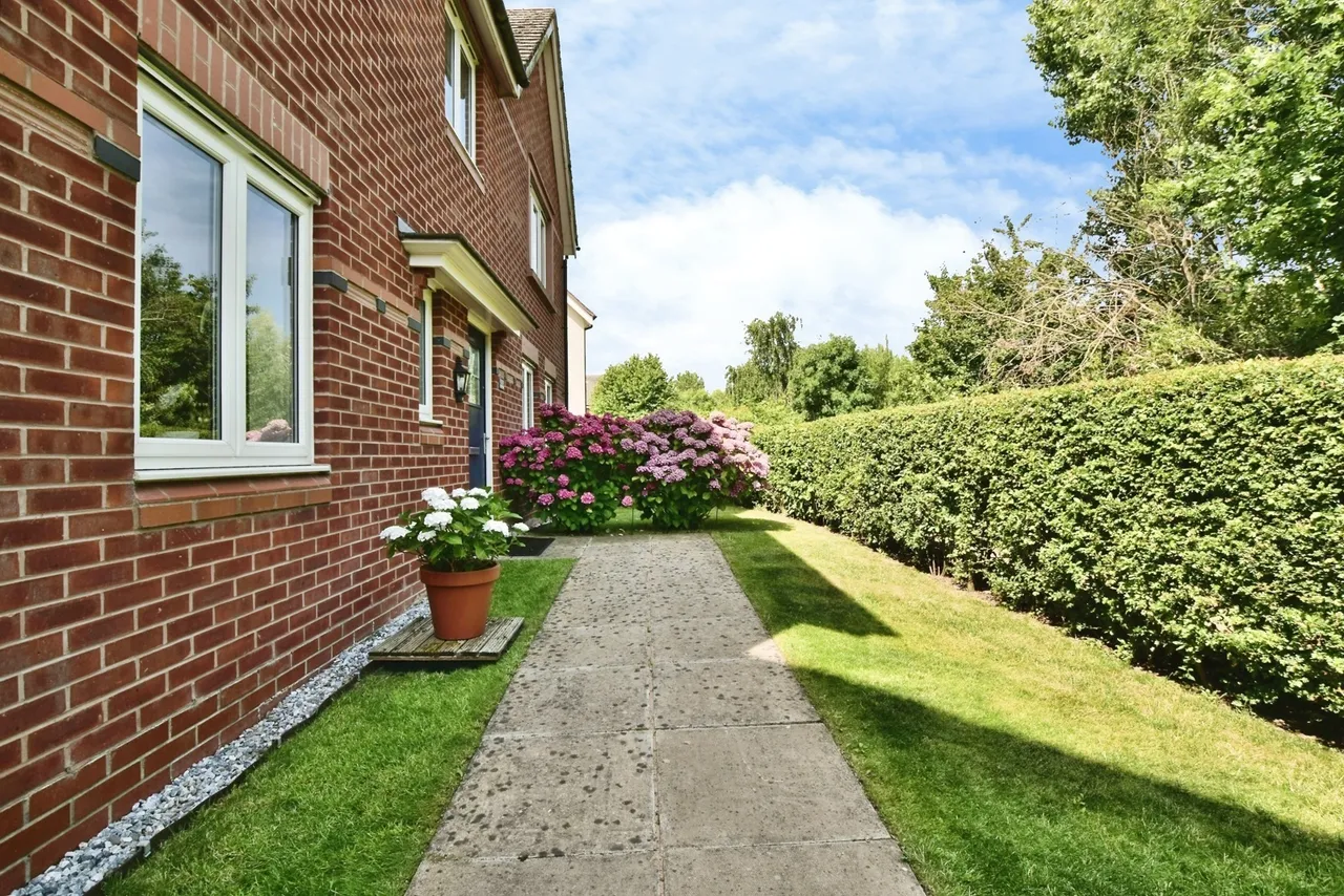 Ivynook Close, West Timperley, Altrincham, WA14, photo 28