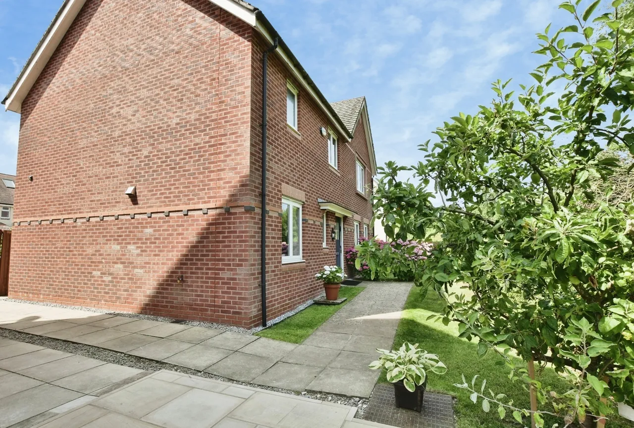 Ivynook Close, West Timperley, Altrincham, WA14, photo 2