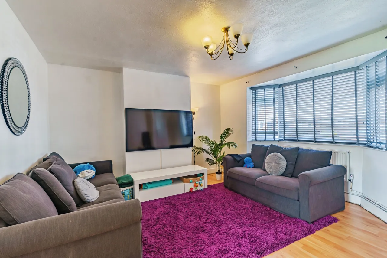 3 bed house for sale — Apley Road, Reigate
