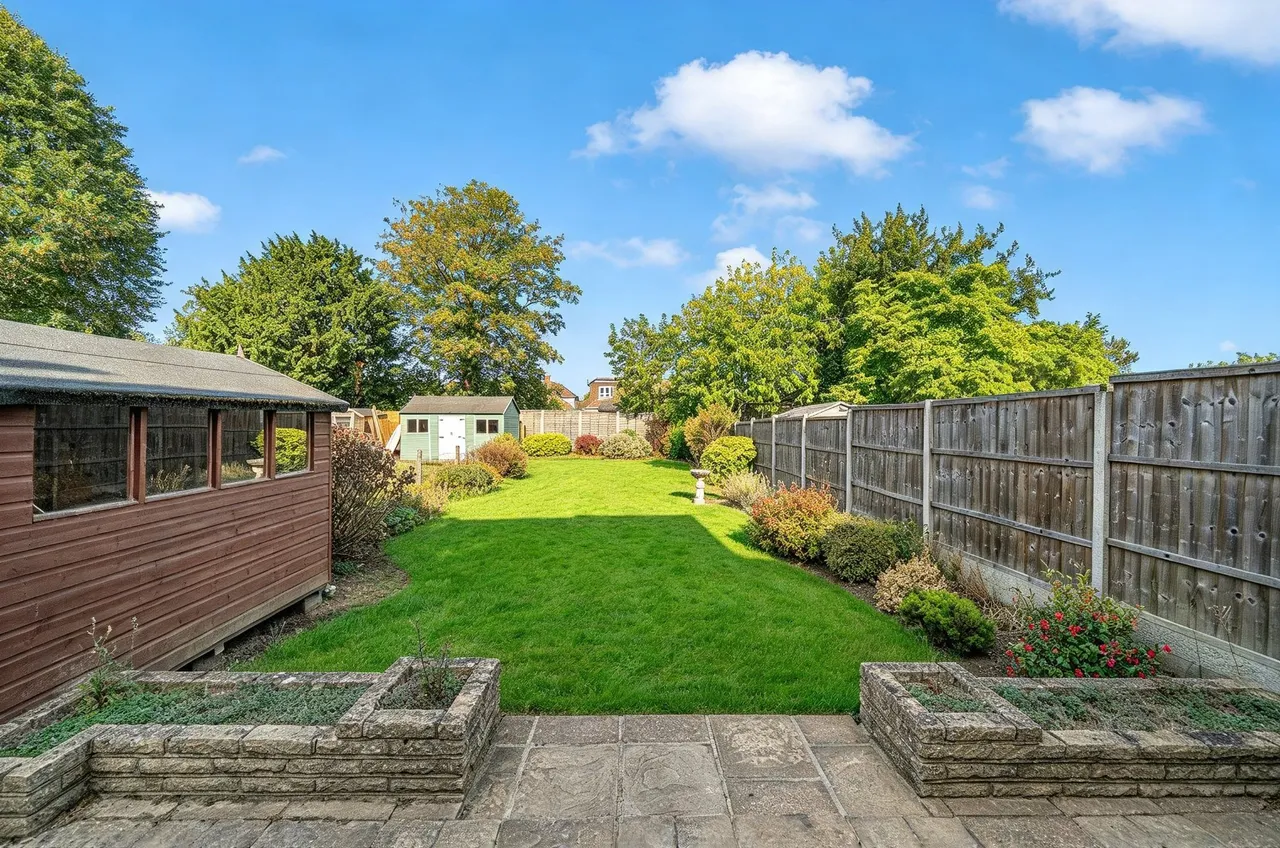 Woodham Lane, New Haw, KT15, photo 4
