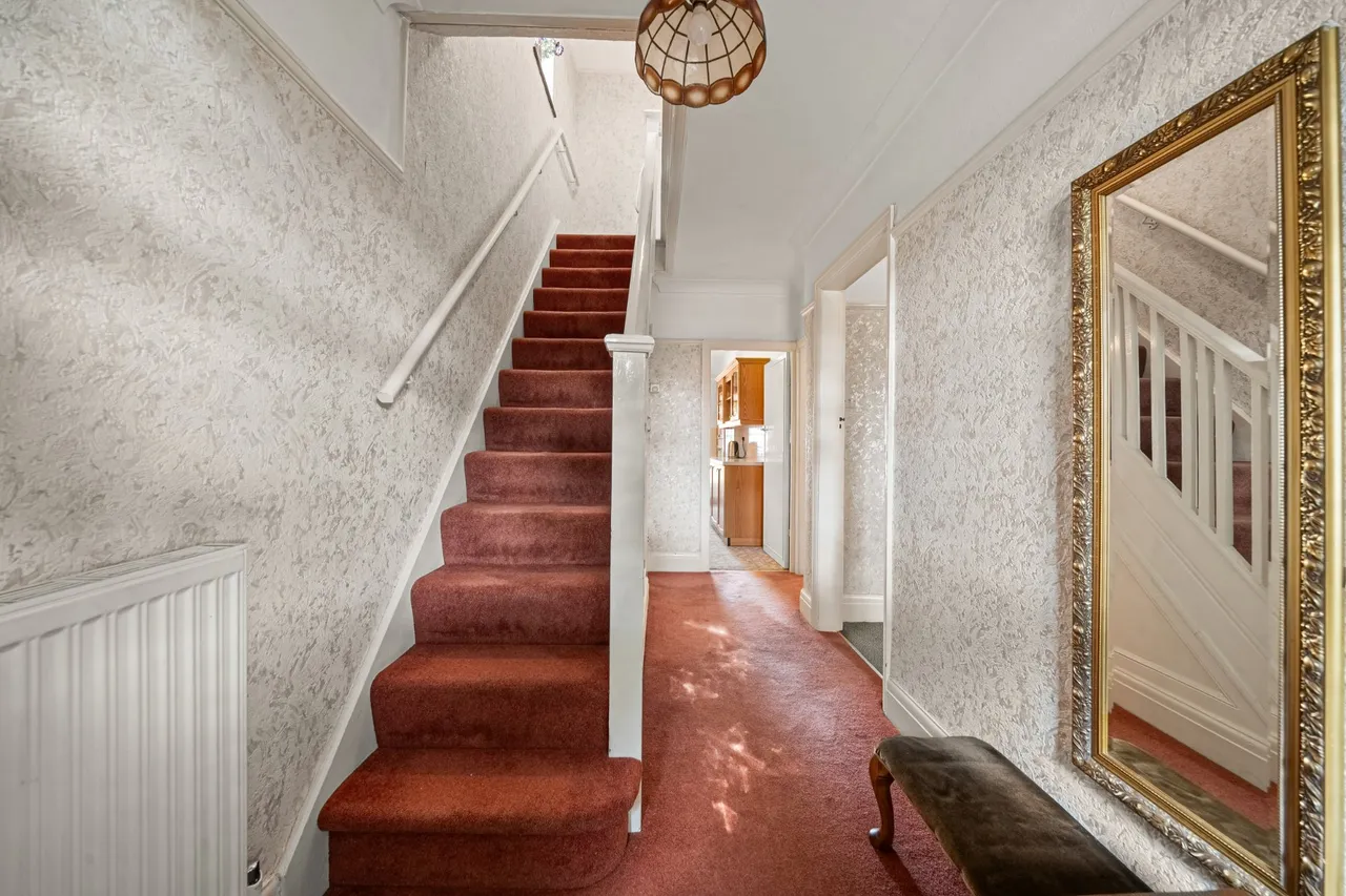 Woodham Lane, New Haw, KT15, photo 9