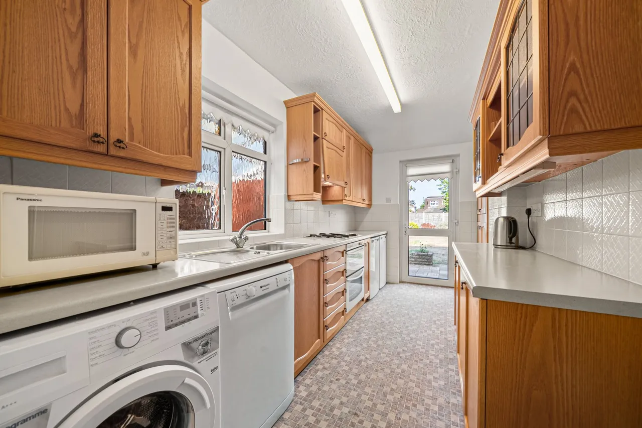Woodham Lane, New Haw, KT15, photo 5