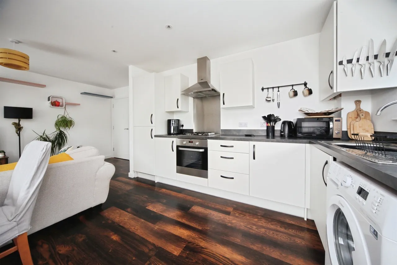 Silver Birch Avenue, Houghton Regis, LU5, photo 9