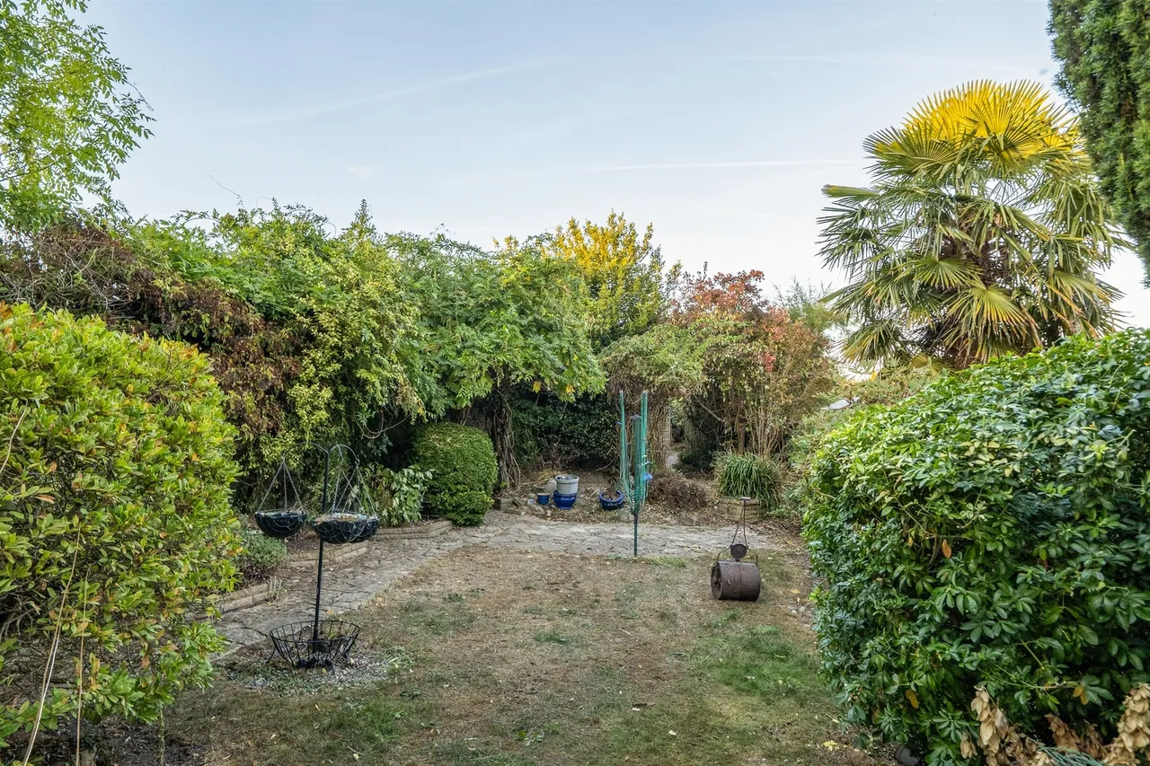 Lambourne Gardens, Enfield, EN1, photo 2