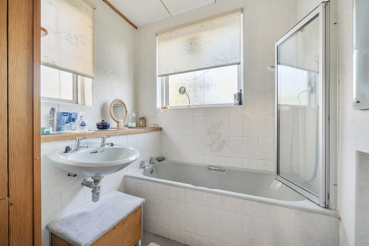 Lambourne Gardens, Enfield, EN1, photo 11