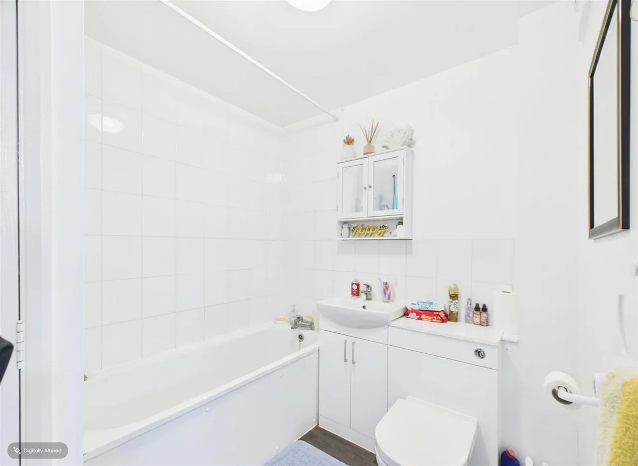 Pavillion Way, Edgware, Middlesex, photo 8