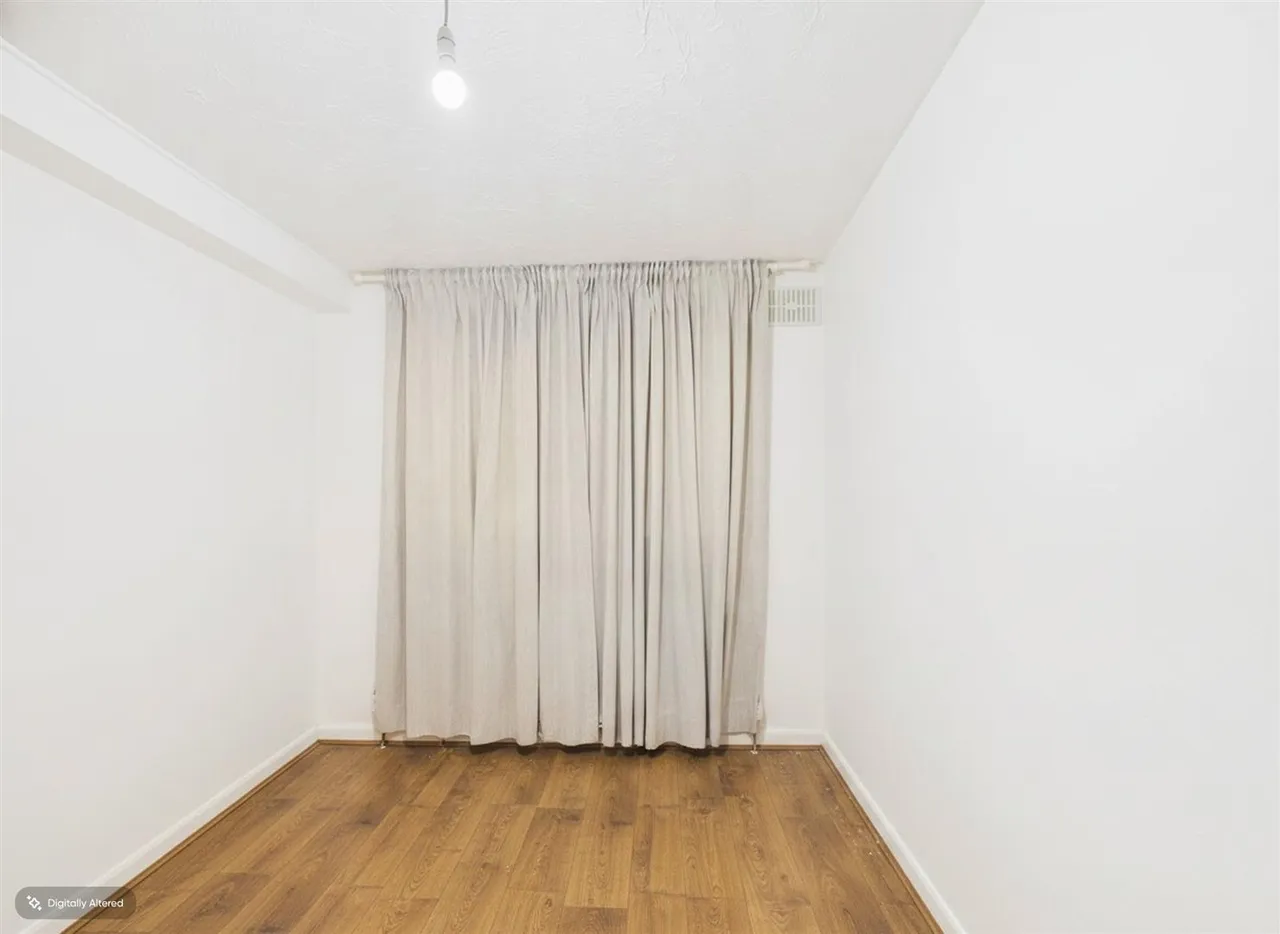 Pavillion Way, Edgware, Middlesex, photo 4