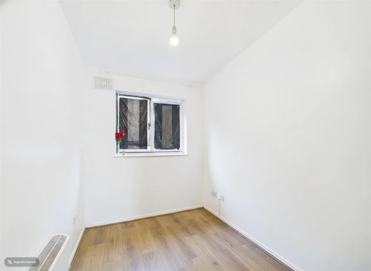 Pavillion Way, Edgware, Middlesex, photo 5