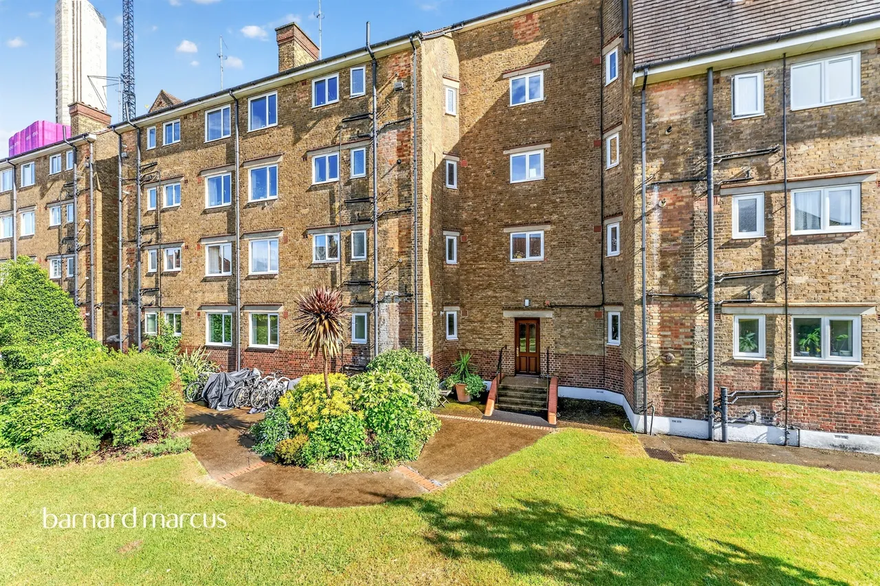 Armoury Way, London, photo 10