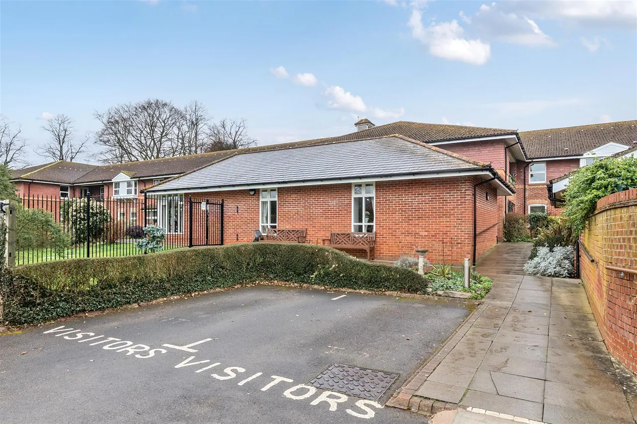 Meadow Drive, Devizes, SN10, photo 7