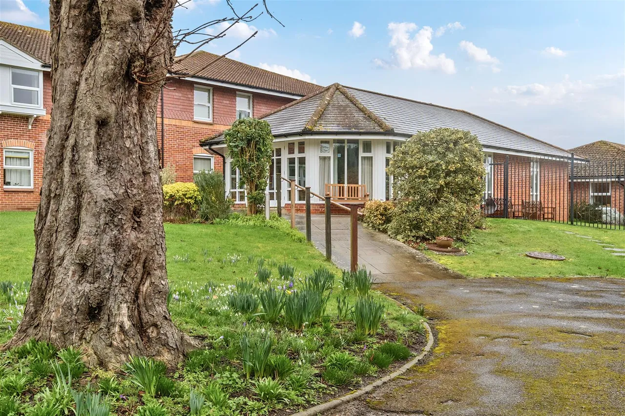 Meadow Drive, Devizes, SN10, photo 13