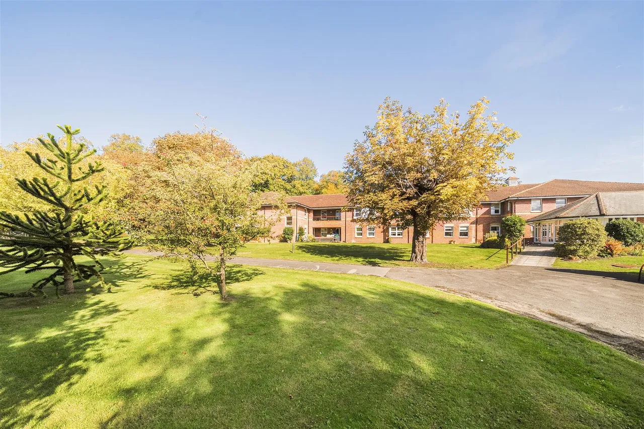 Meadow Drive, Devizes, SN10, photo 15