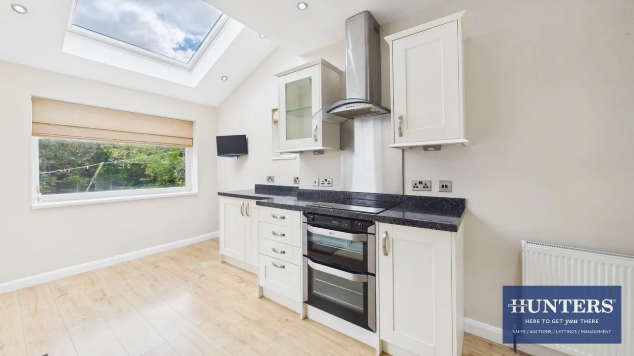 Thompson Road, Fulwell, SR5, photo 5
