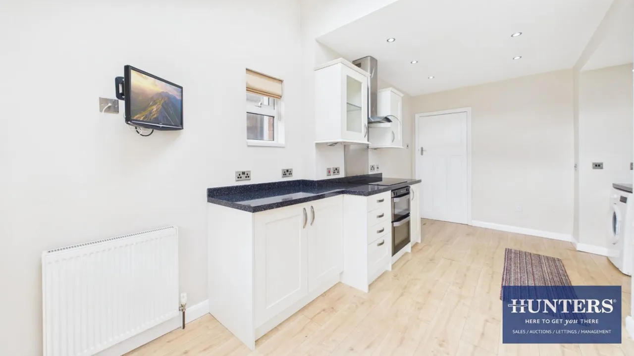 Thompson Road, Fulwell, SR5, photo 8
