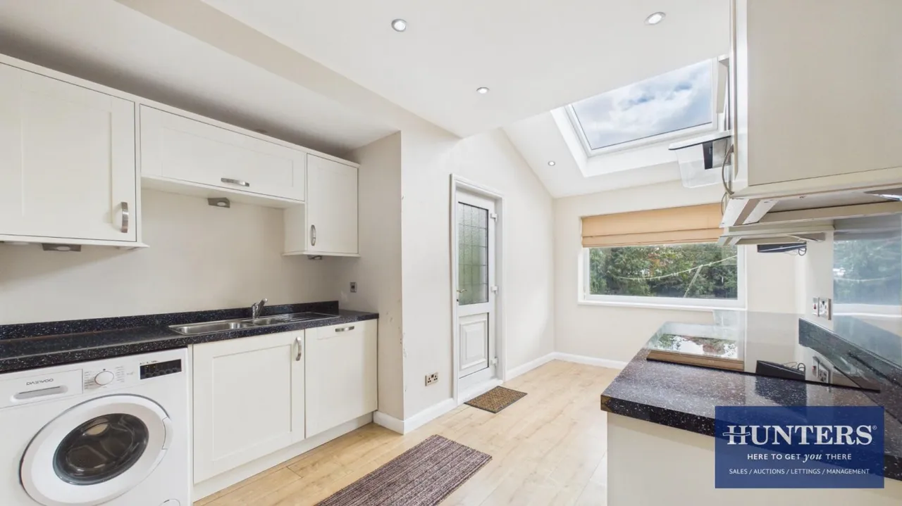 Thompson Road, Fulwell, SR5, photo 6