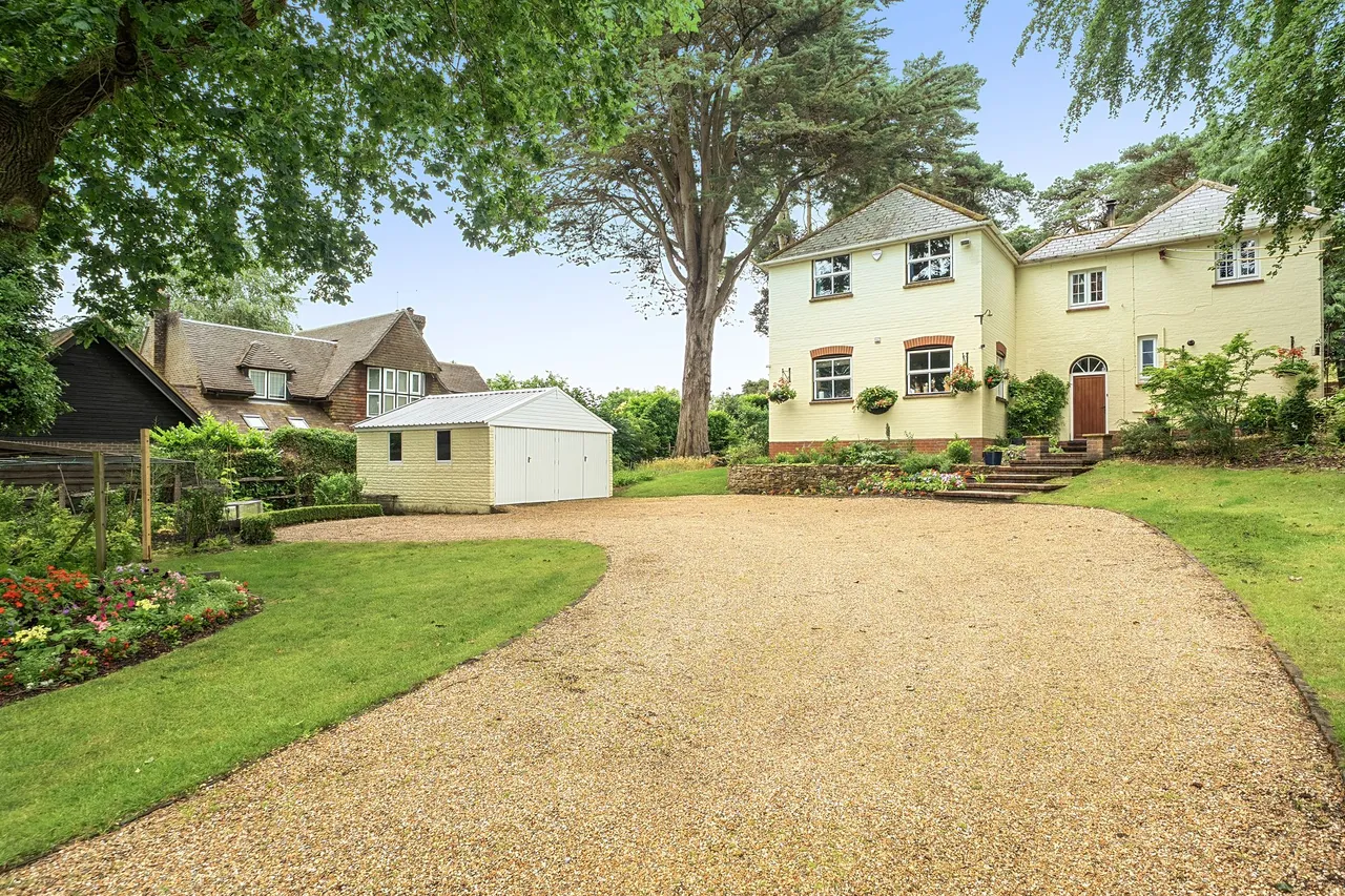5 bed property for sale, Amberley Road, Storrington, RH20