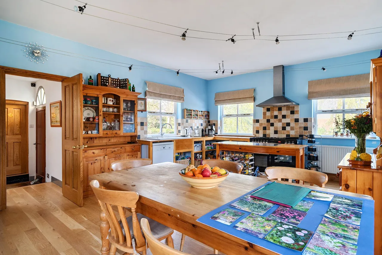 Amberley Road, Storrington, RH20, photo 2