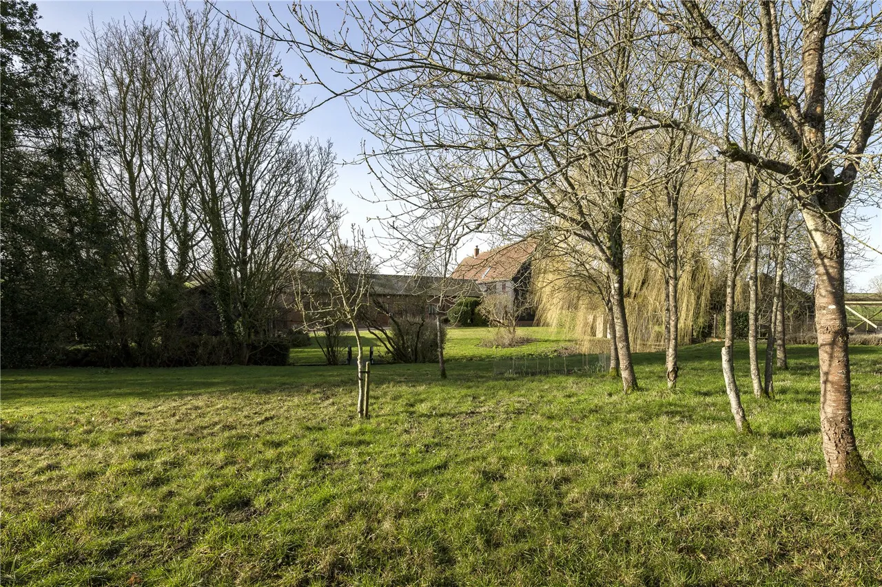 Haverhill Road, Barnardiston, photo 5
