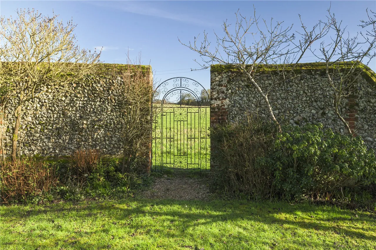Haverhill Road, Barnardiston, photo 7