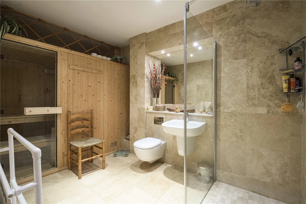 Haverhill Road, Barnardiston, photo 16