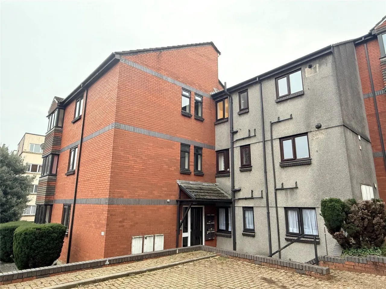 2 bed flat for sale, Sarlou Court, Uplands, SA2