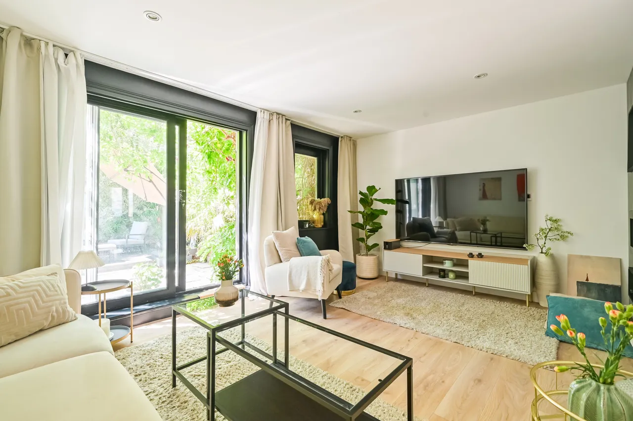 4 bed house for sale — 7 Hereford Road, London