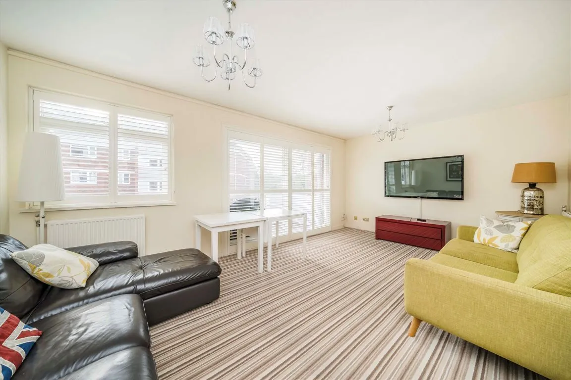 Courtlands, Richmond, TW10, photo 2