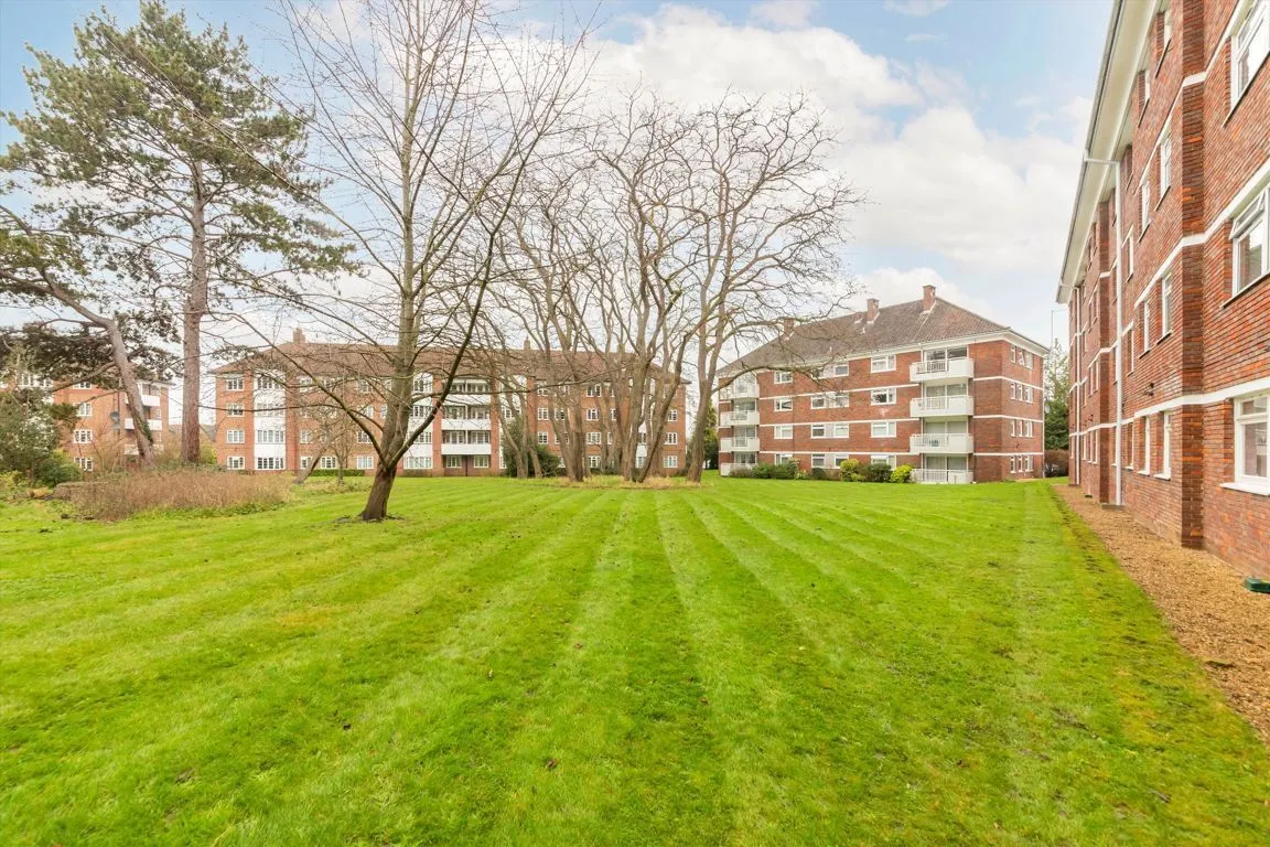 Courtlands, Richmond, TW10, photo 5