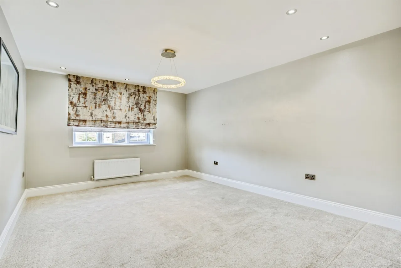 Patch Wood Court, Newmillerdam, Wakefield, photo 10