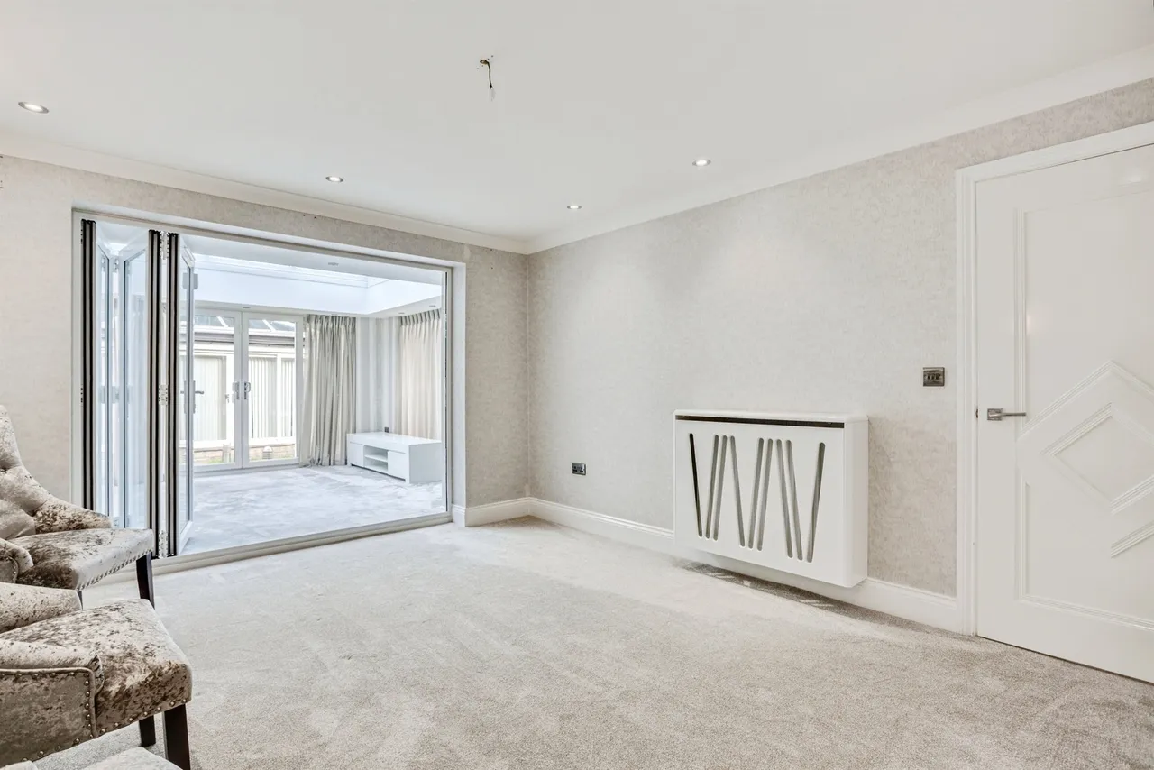 Patch Wood Court, Newmillerdam, Wakefield, photo 6