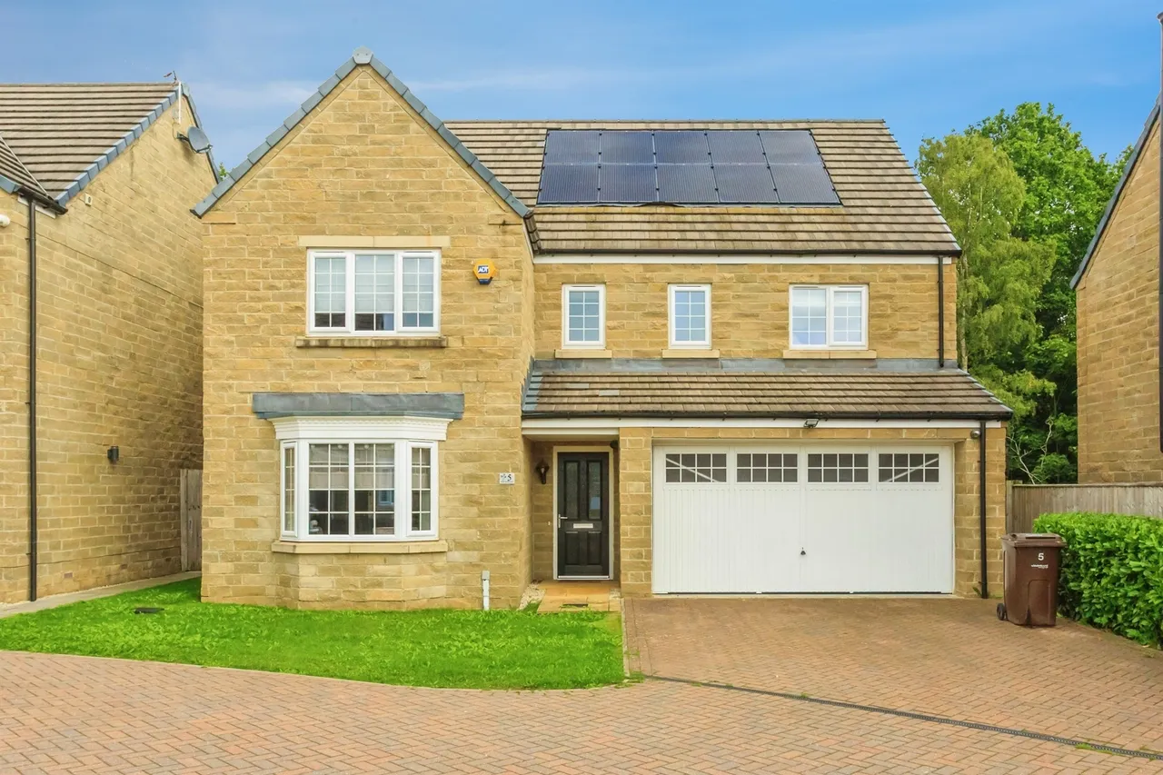 6 bed house for sale — Patch Wood Court, Newmillerdam, Wakefield