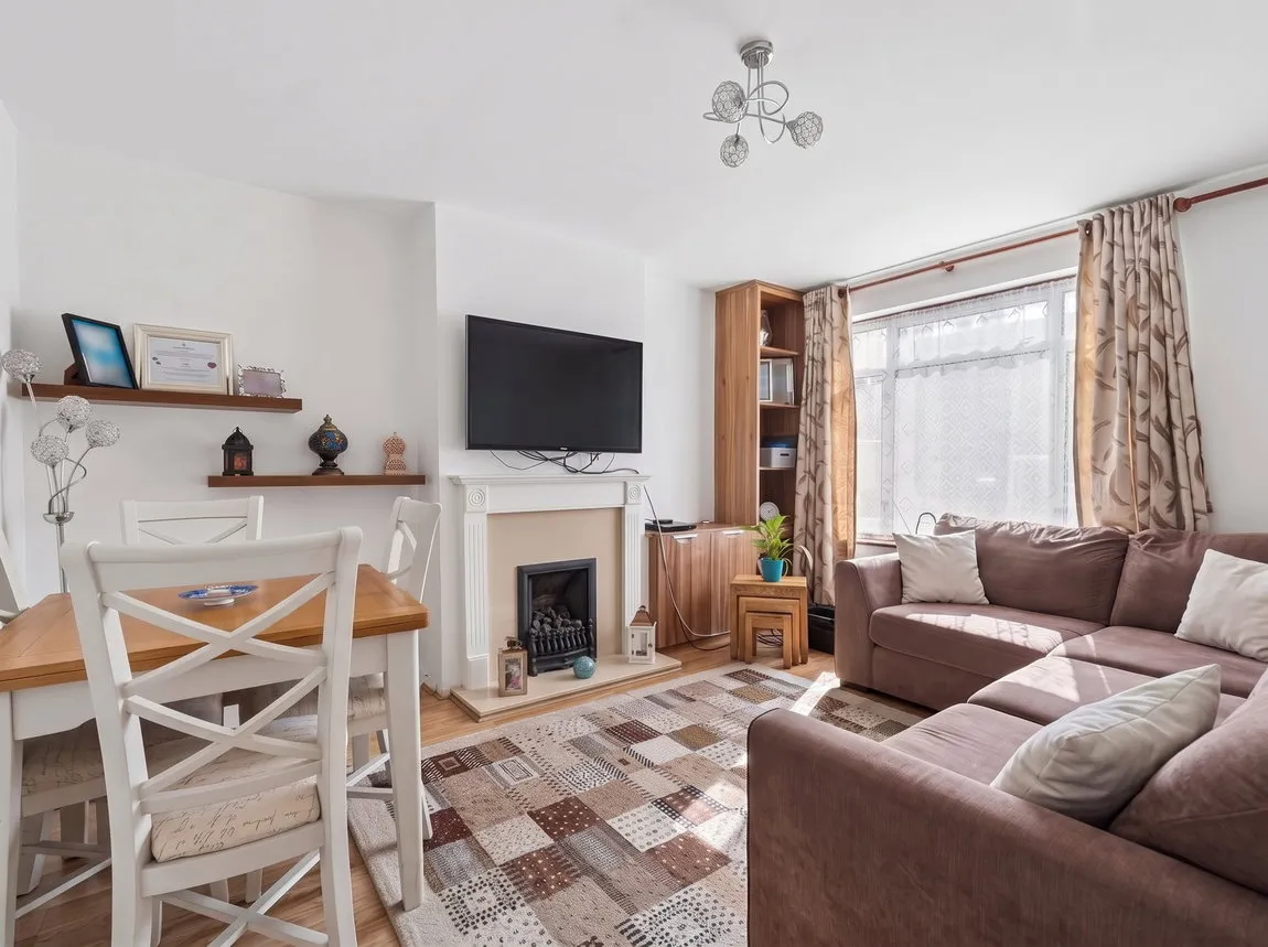 Ellement Close, Pinner, HA5, photo 2