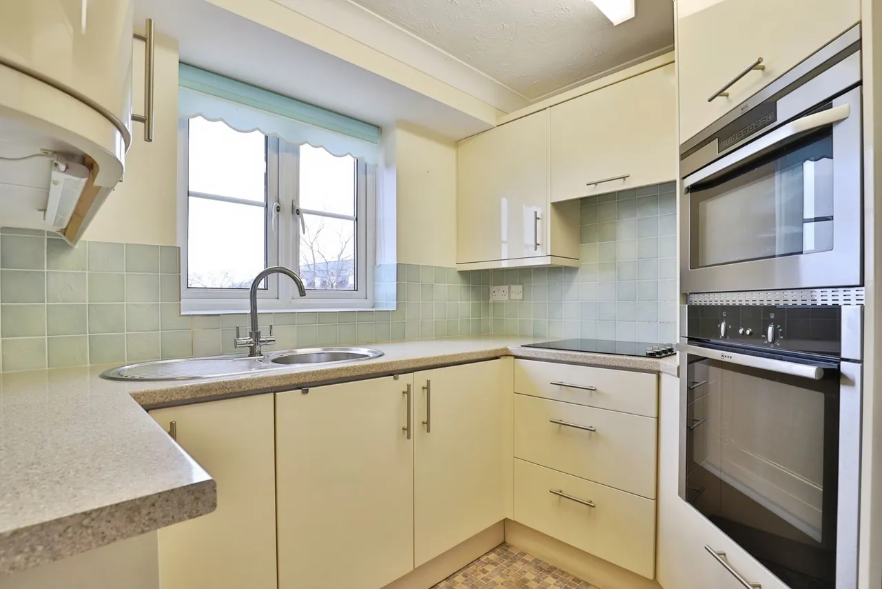 Regency Crescent, Christchurch, BH23, photo 2
