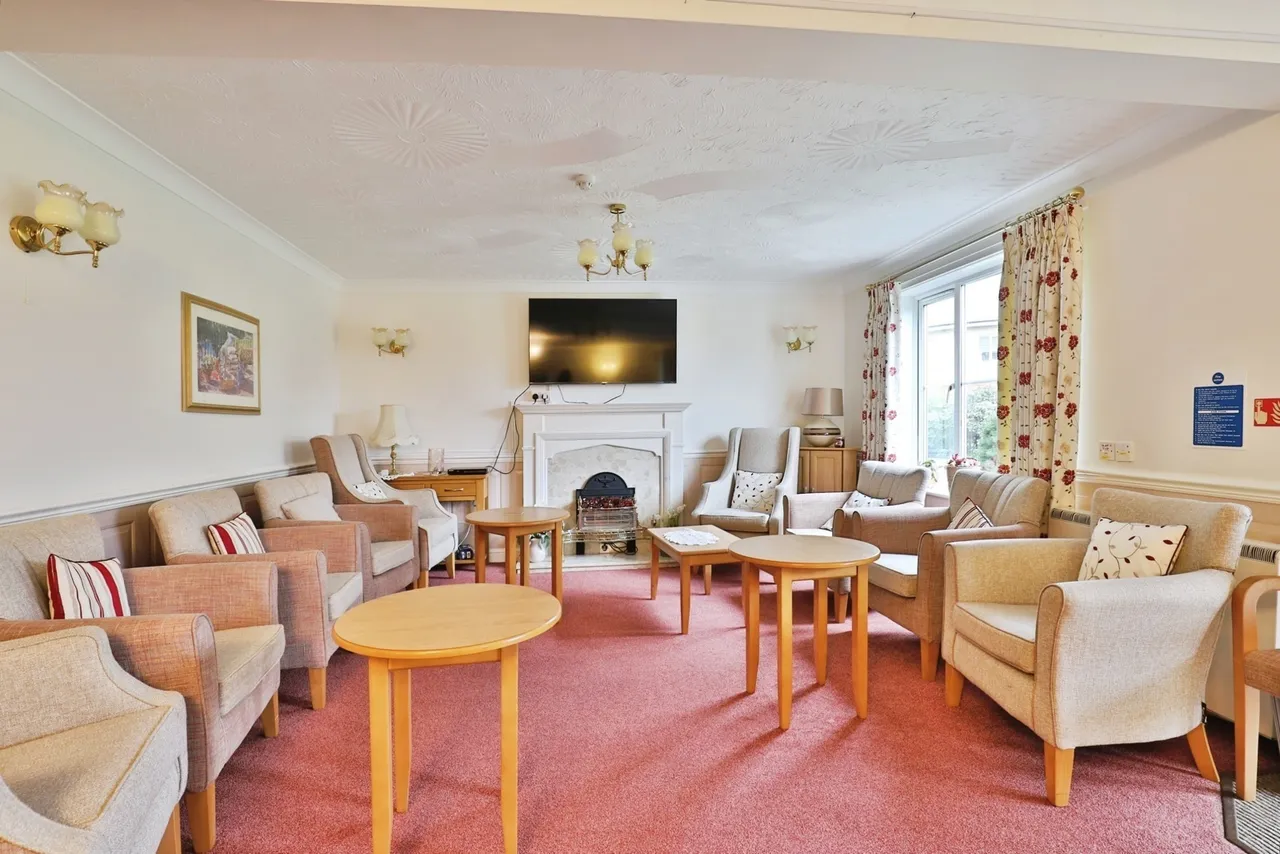 Regency Crescent, Christchurch, BH23, photo 13