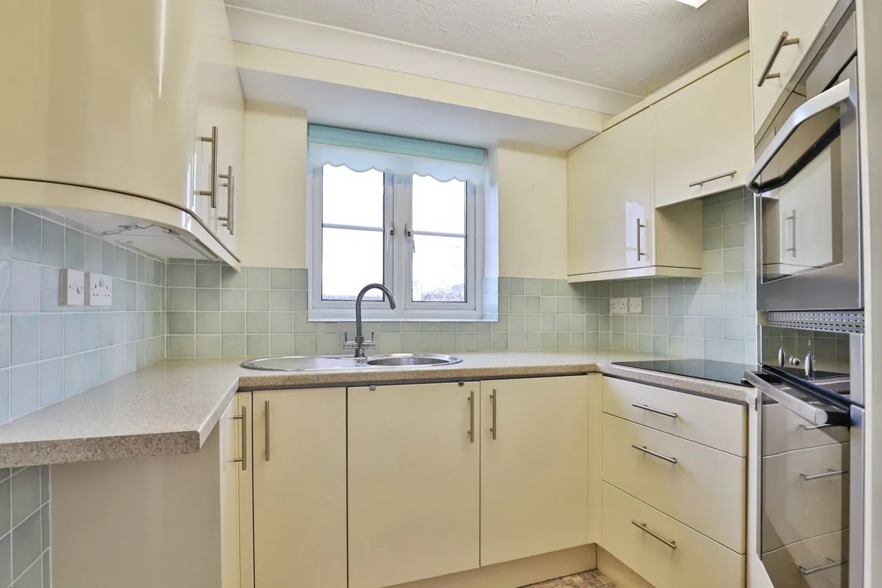 Regency Crescent, Christchurch, BH23, photo 10