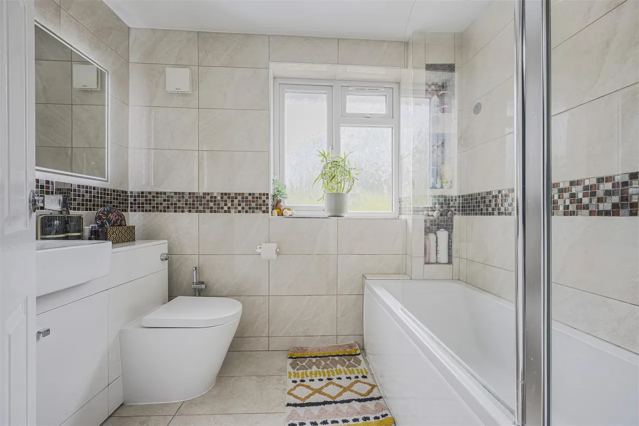 Buckingham Drive, Emmer Green, RG4, photo 11