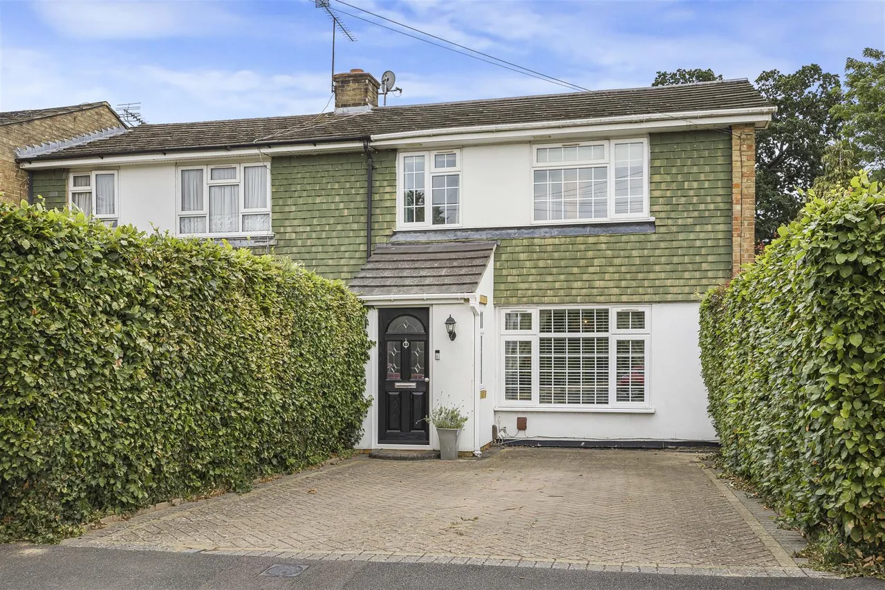 3 bed house for sale, Buckingham Drive, Emmer Green, RG4