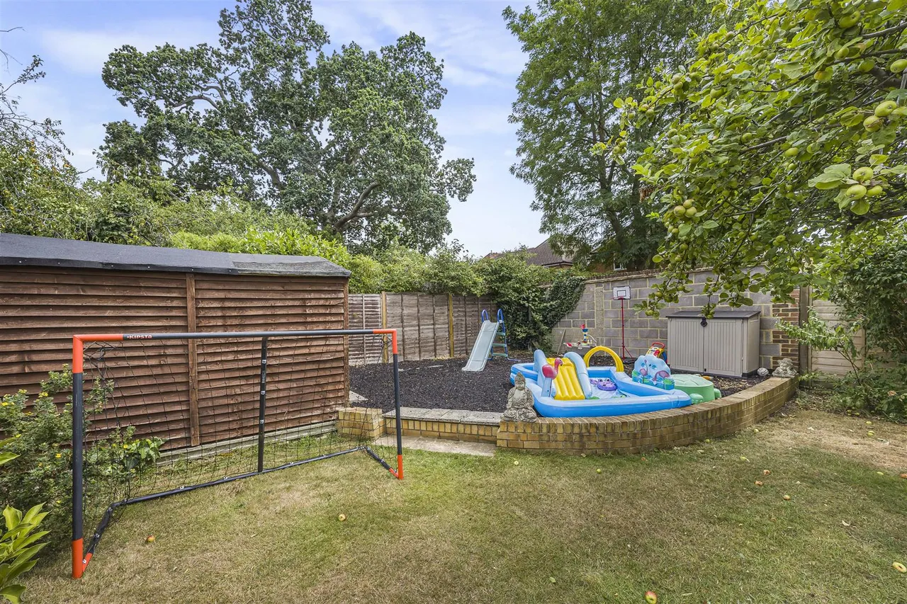 Buckingham Drive, Emmer Green, RG4, photo 16