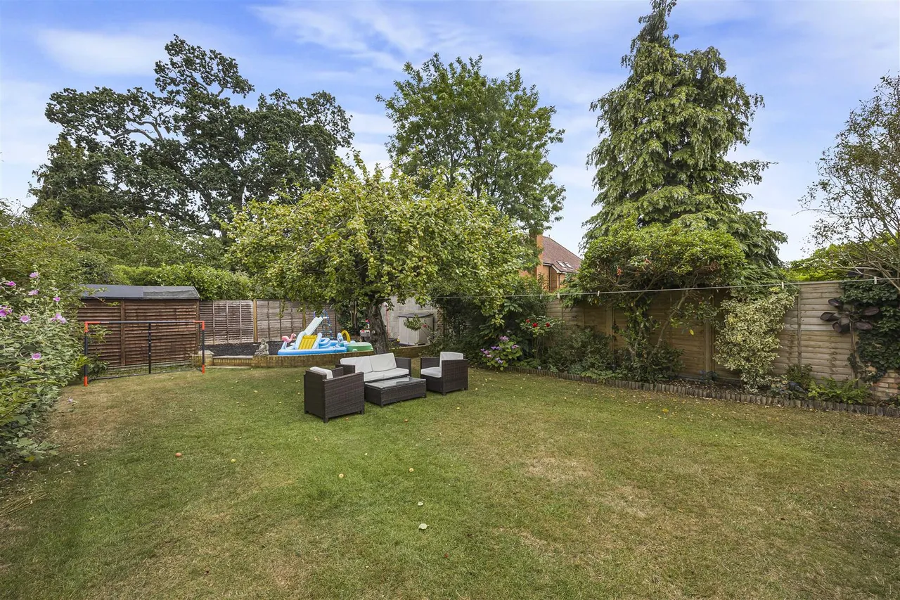 Buckingham Drive, Emmer Green, RG4, photo 18