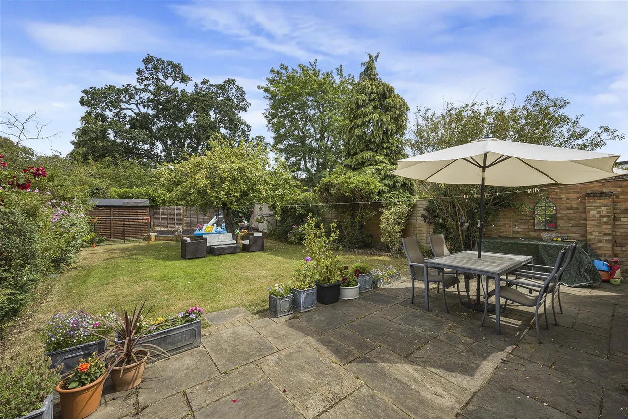 Buckingham Drive, Emmer Green, RG4, photo 15