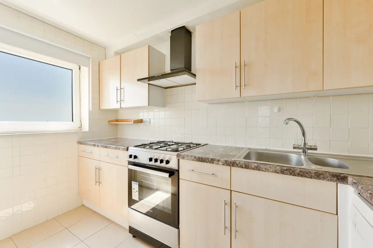 2 bed flat for sale — 38 Gilbert Court, Green Vale, London