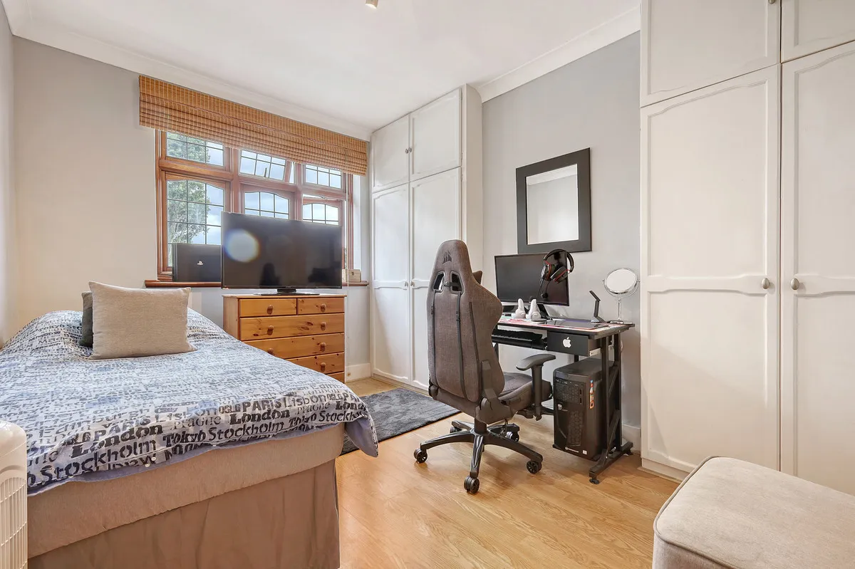 Cross Road, Romford, Mawneys, RM7 8AU, photo 12