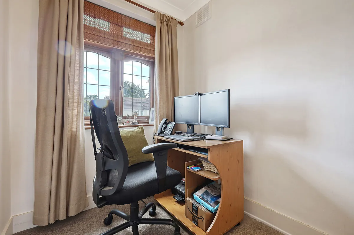 Cross Road, Romford, Mawneys, RM7 8AU, photo 13