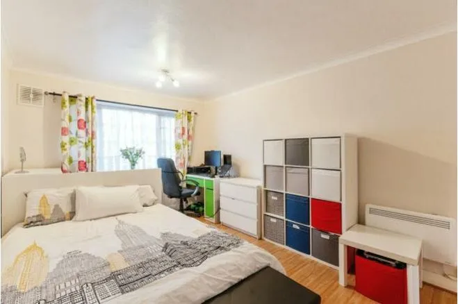 3 bed flat for sale, Beulah Hill, London, SE19