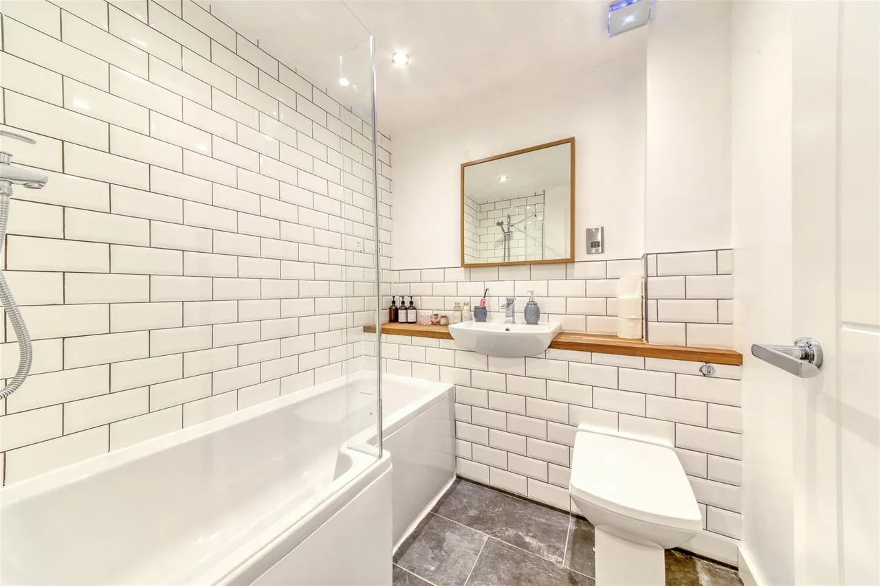 Ardent Close, London, photo 11