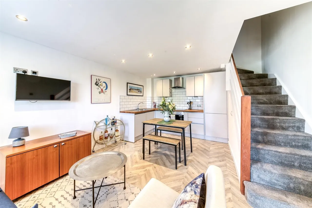 Ardent Close, London, photo 8