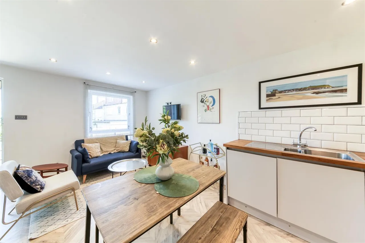 Ardent Close, London, photo 5