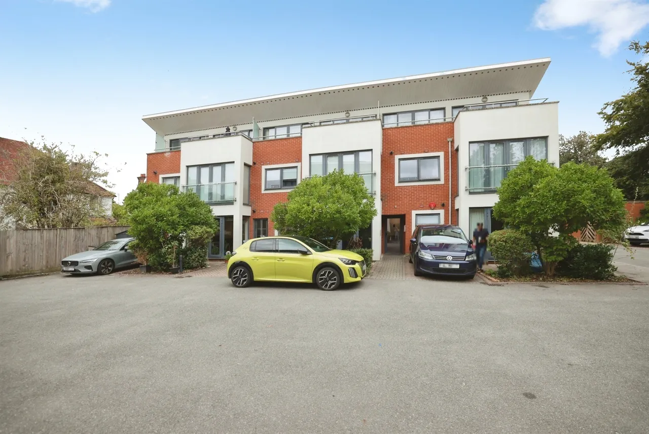 2 bed flat for sale, Skyline Mews, High Wycombe, HP12
